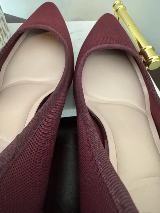 Jones New York Burgundy Pointed Toe Heels with Gold Toe Caps - Picture 6 of 6